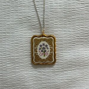 Vintage Looking Gold Necklace Pendant
